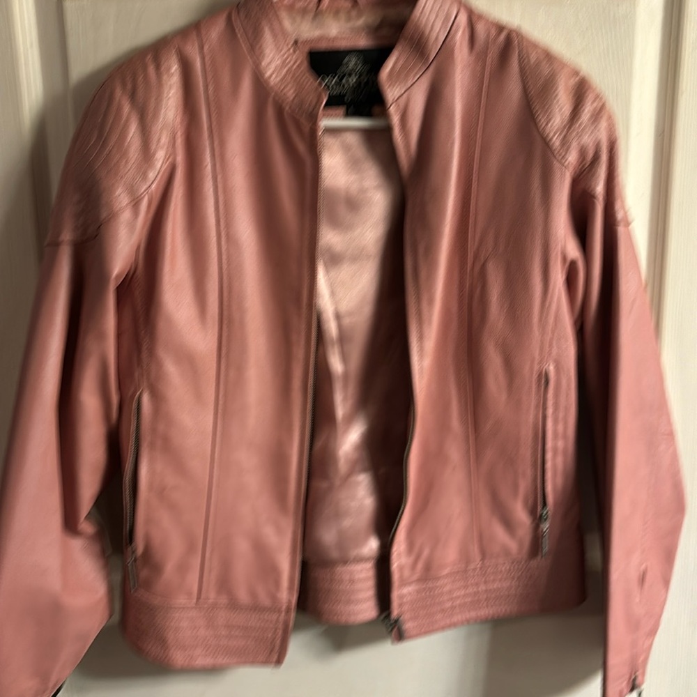 Pink leather jacket zip up it’s a Oscar piel large